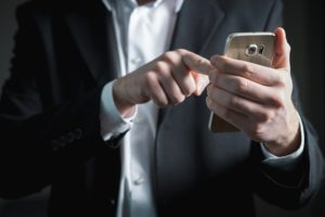 Homme en train de téléphoner