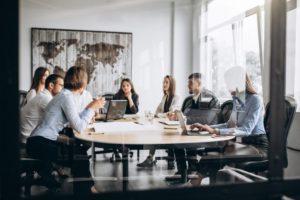 Groupe de personne en réunion de travail